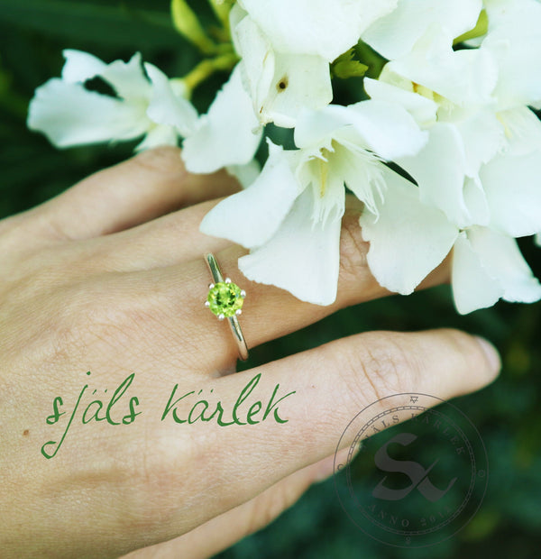 August Birthstone Ring in Peridot