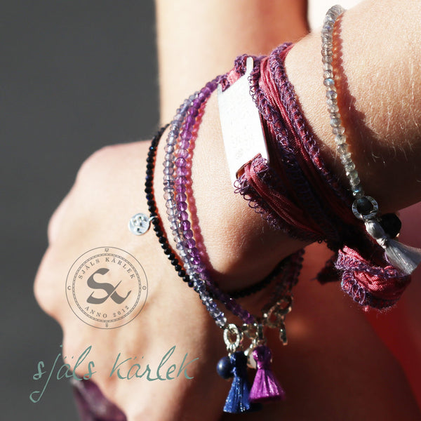 Mnenomics Crystal Bracelet in Blue Sandstone