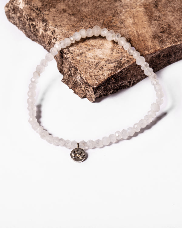 Abhijna Bracelet in Moonstone