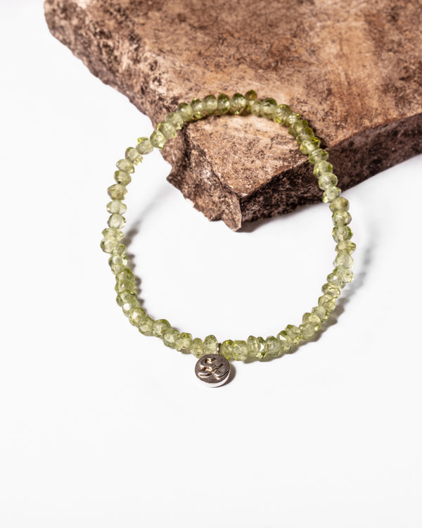 Abhijna Bracelet in Peridot