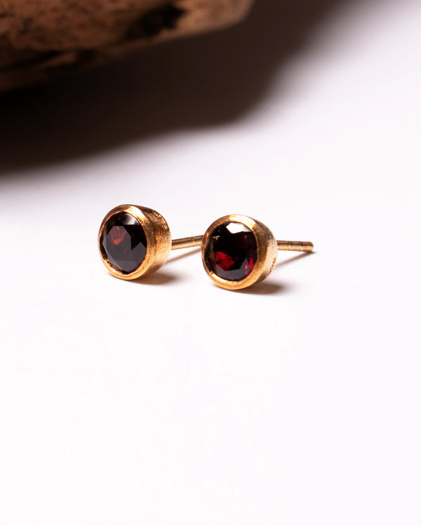 Chakra Studs in Garnet