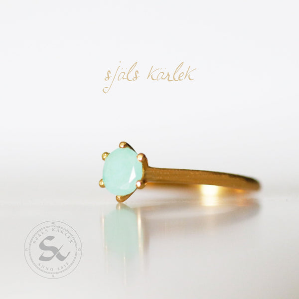 May Birthstone Ring in Emerald