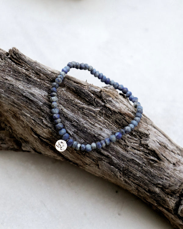 Abhijna Bracelet in Lapis Lazuli